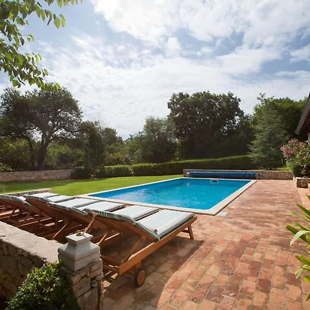 Favola, A Rustic Retreat Surrounded By Beautiful Nature Holiday home
