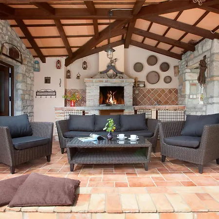 Favola, A Rustic Retreat Surrounded By Beautiful Nature Vakantiehuis Vinež