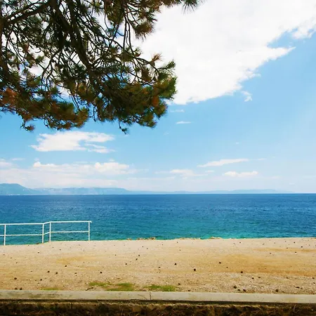 Holiday home Favola, A Rustic Retreat Surrounded By Beautiful Nature Vinez