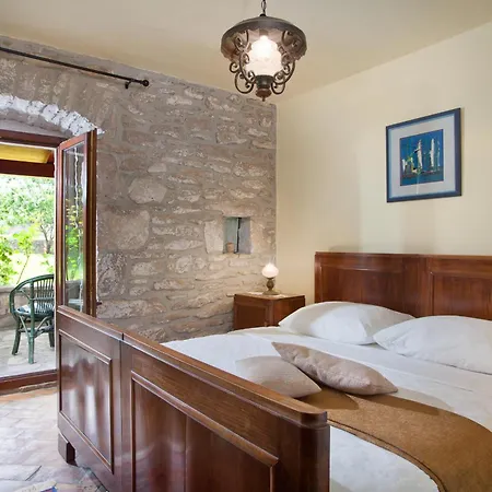 Favola, A Rustic Retreat Surrounded By Beautiful Nature *
