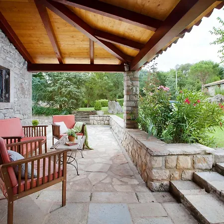 Favola, A Rustic Retreat Surrounded By Beautiful Nature * Vinez