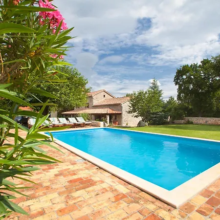 Vakantiehuis Favola, A Rustic Retreat Surrounded By Beautiful Nature Vinež