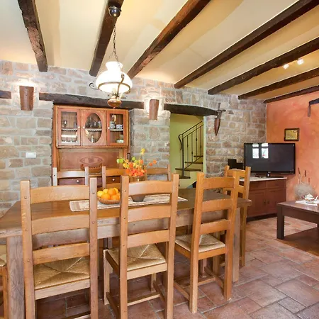 Favola, A Rustic Retreat Surrounded By Beautiful Nature Holiday home *
