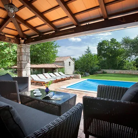 Favola, A Rustic Retreat Surrounded By Beautiful Nature *