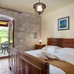 Favola, A Rustic Retreat Surrounded By Beautiful Nature *