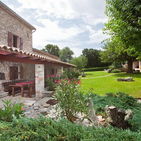 Vikendica Favola, A Rustic Retreat Surrounded By Beautiful Nature *